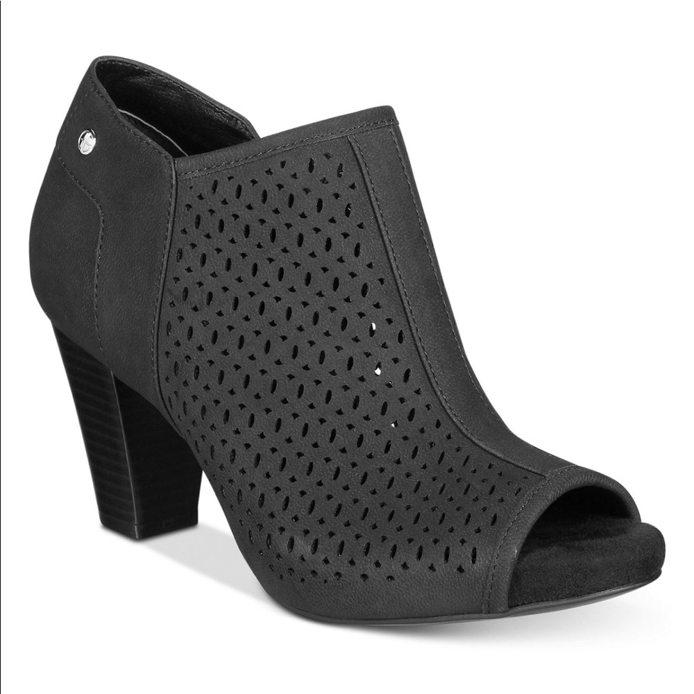 Giani Bernini Angye Perforated Peep Toe Shootie S7
